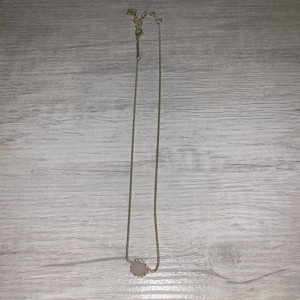 Kendra Scott necklace